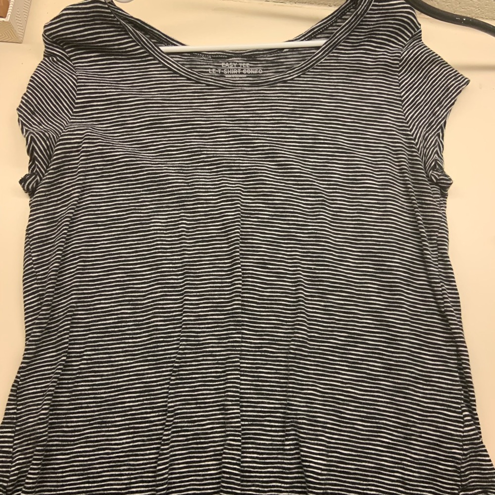 Black and white stripes tee